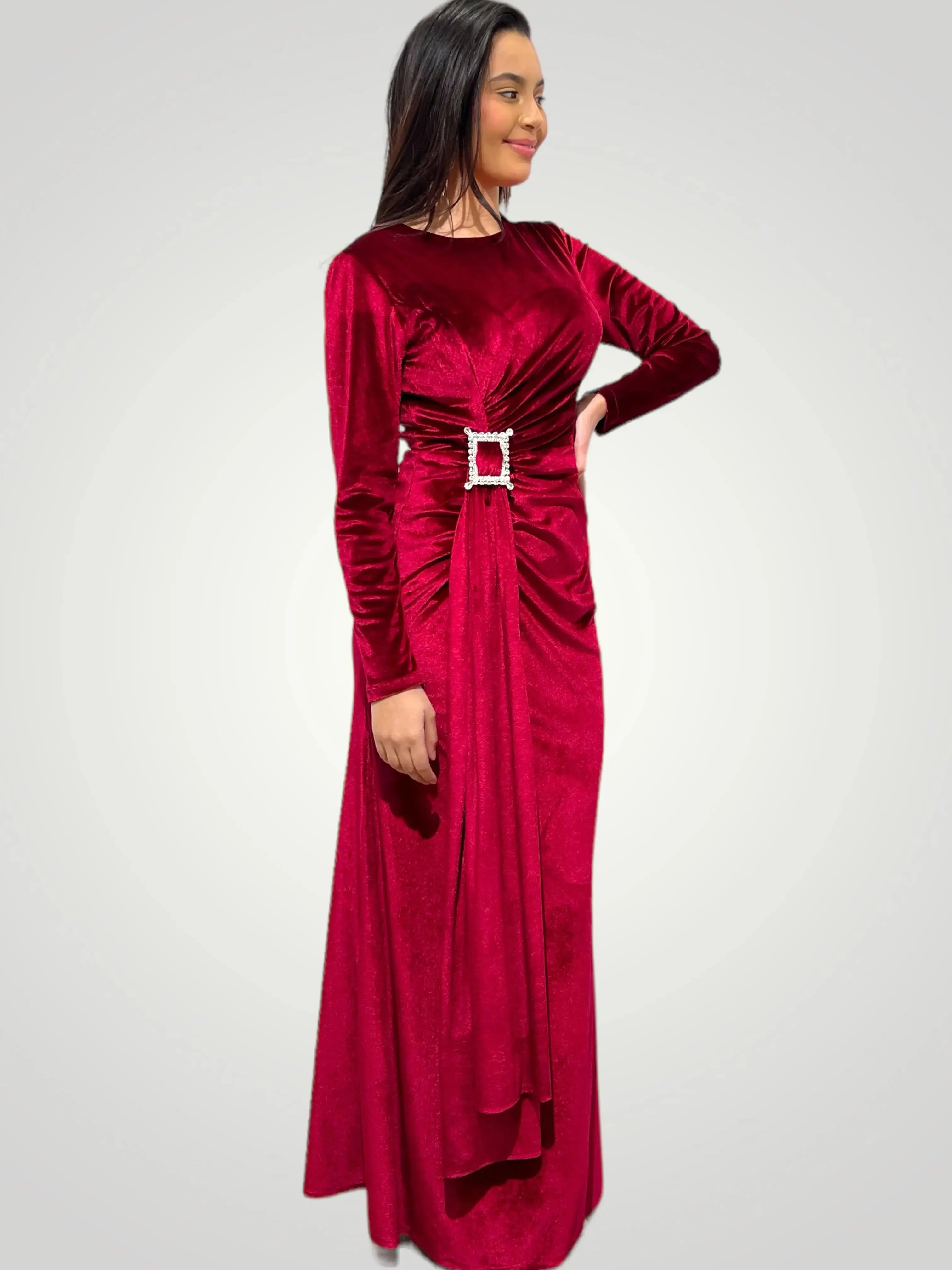 Robe de Soirée en Velours Caen – légance et Accessibilité chez Amir Couture