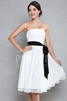 Robe de soirée simple blanc bustier ceinturée en noir courte en mousseline