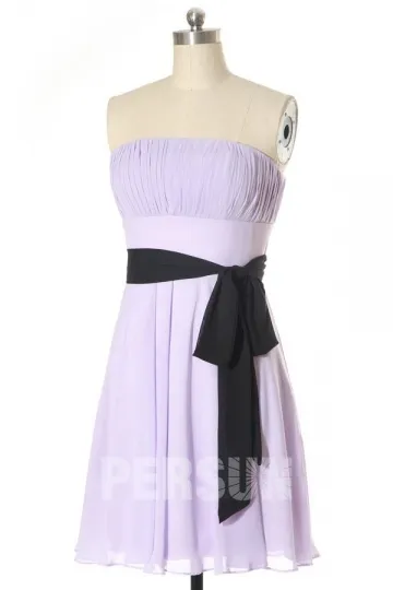 Robe de soirée simple blanc bustier ceinturée en noir courte en mousseline
