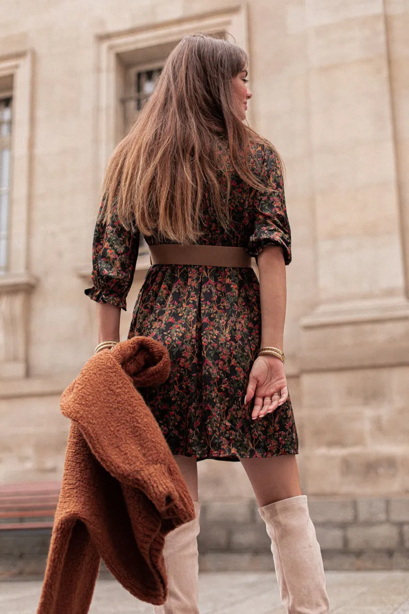 Robe noire fleurie satinée